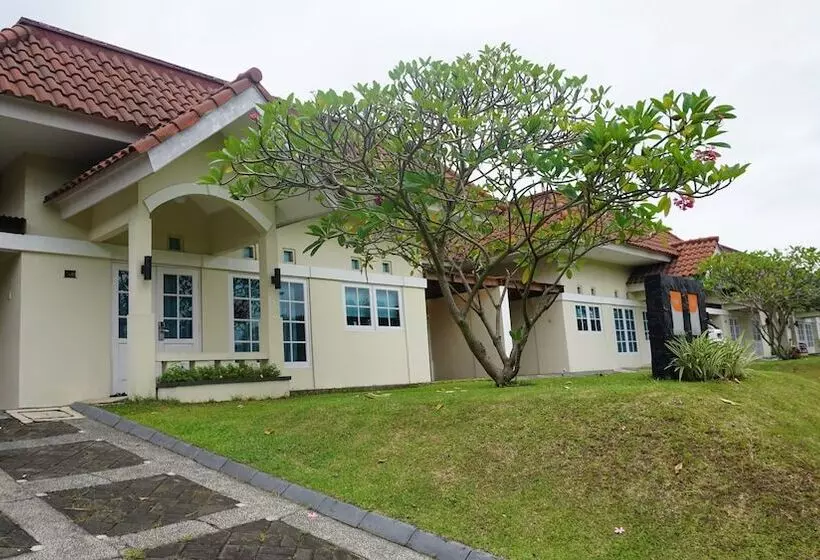 בית מלון כפרי The Royale Krakatau