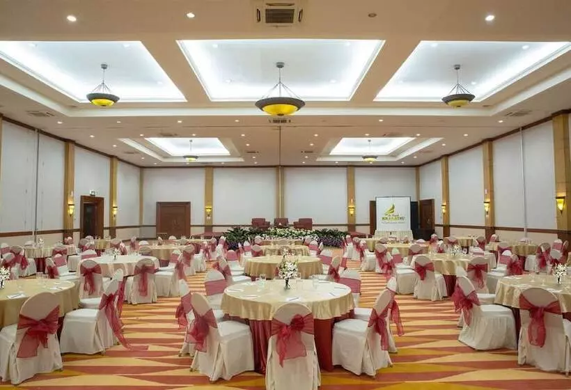 בית מלון כפרי The Royale Krakatau