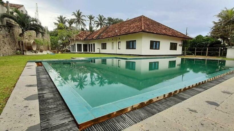 مبيت وإفطار Isuru Holiday Inn