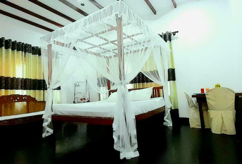 مبيت وإفطار Isuru Holiday Inn