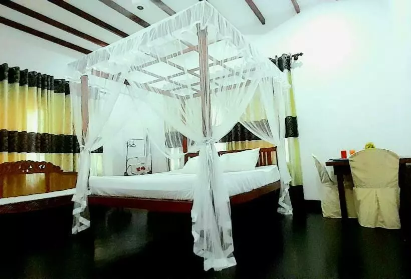 Aamiaismajoitus (B&B) Isuru Holiday Inn