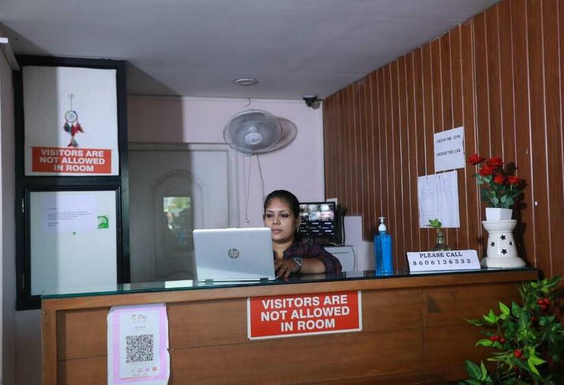 Collection O Safe Hotel Kadavanthra