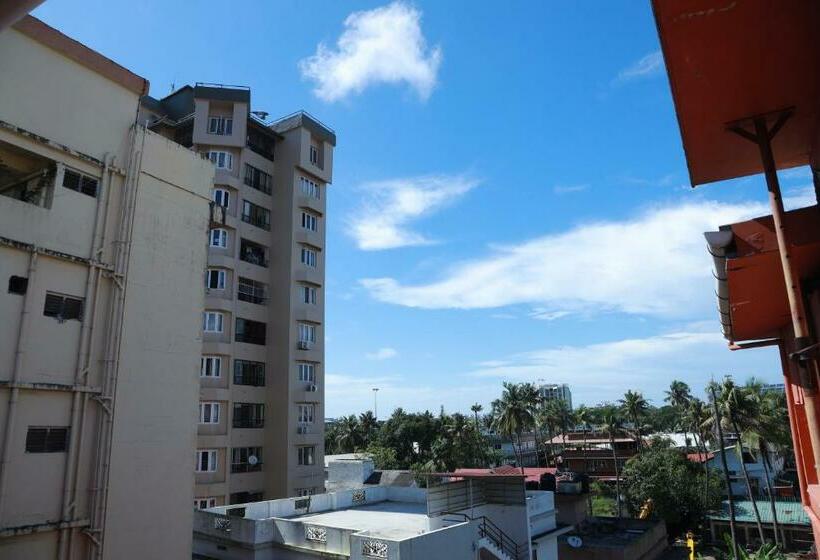 Collection O Safe Hotel Kadavanthra