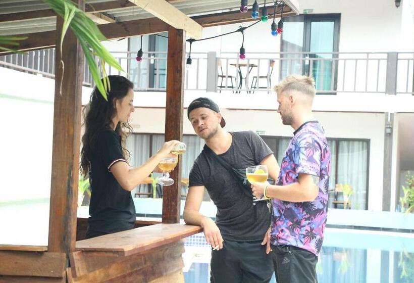 בית מלון כפרי Confetti Garden Resort