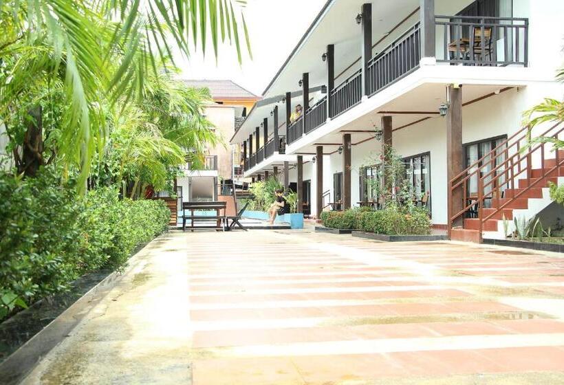 בית מלון כפרי Confetti Garden Resort