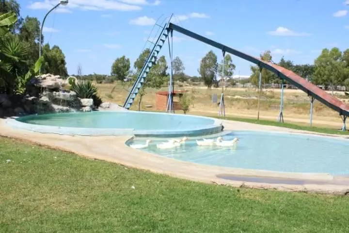 پانسیون Bambi Lodge