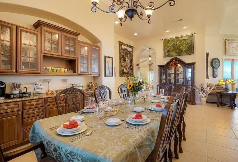 تختخواب و صبحانه Summit Villa Bnb