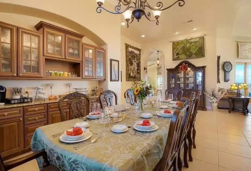 Aamiaismajoitus (B&B) Summit Villa Bnb