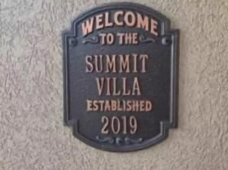 Aamiaismajoitus (B&B) Summit Villa Bnb
