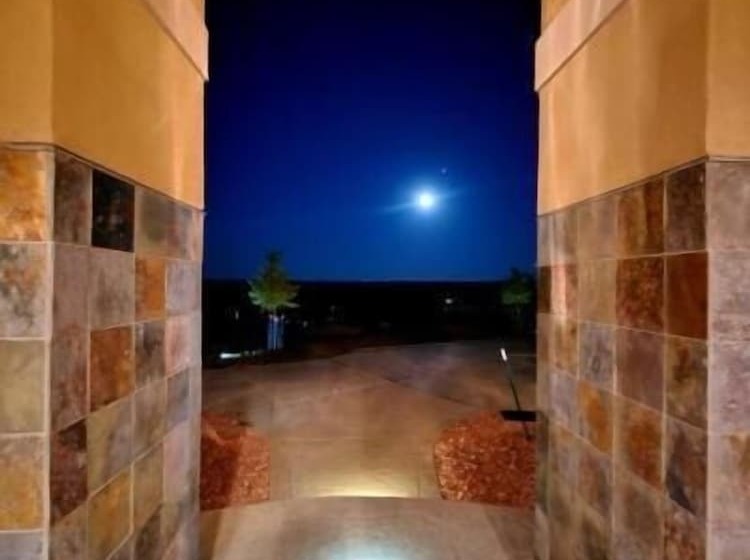 تختخواب و صبحانه Summit Villa Bnb