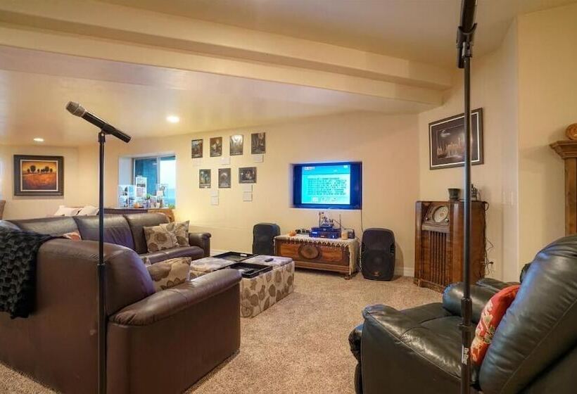 تختخواب و صبحانه Summit Villa Bnb