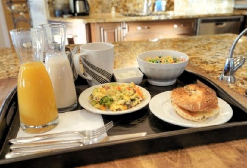 تختخواب و صبحانه Summit Villa Bnb