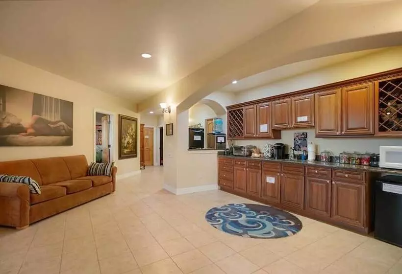 Aamiaismajoitus (B&B) Summit Villa Bnb