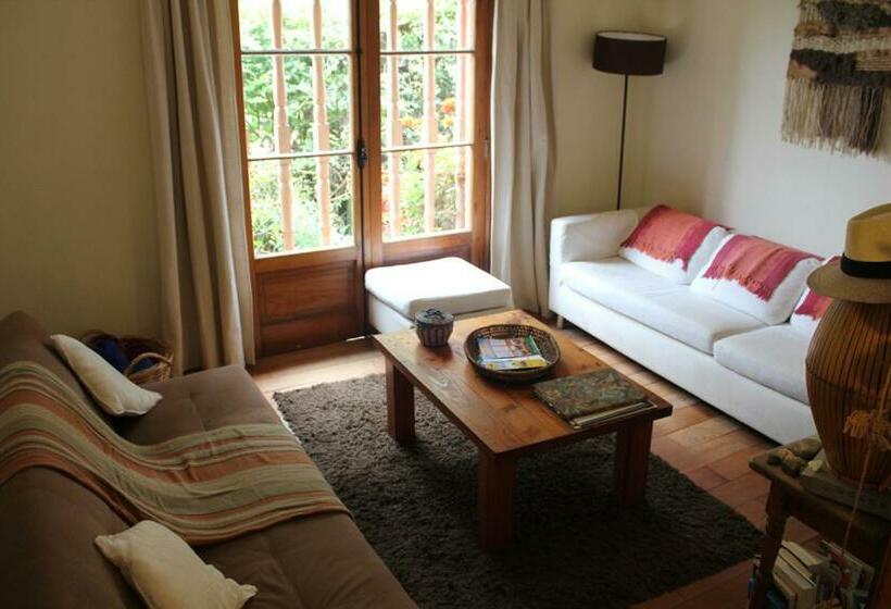 צימר Downtown Hostel