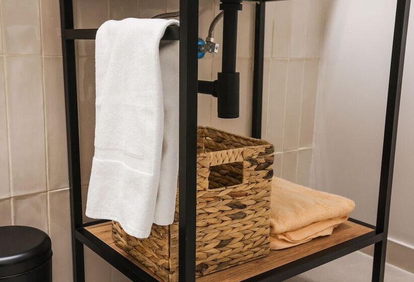 هتل Mythic Valencia