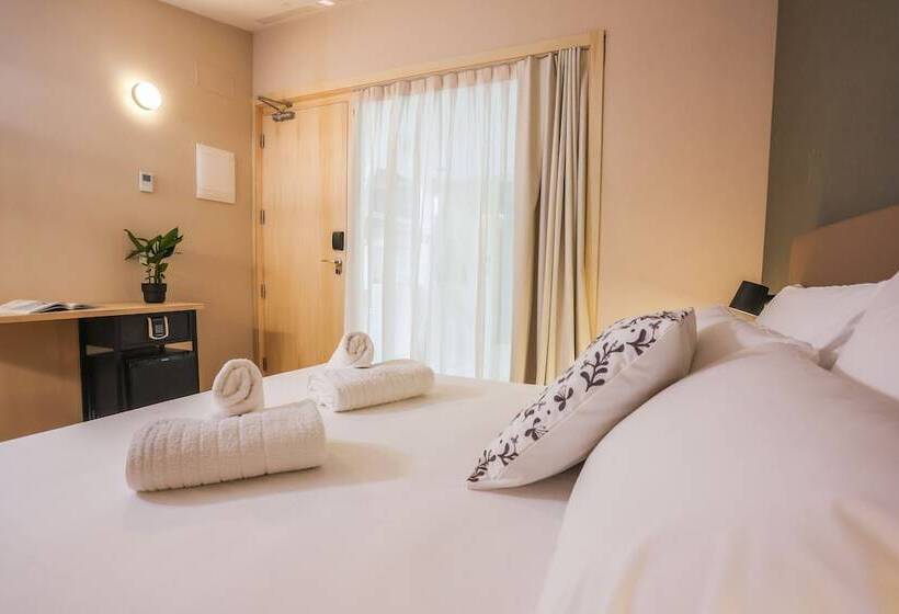 هتل Mythic Valencia