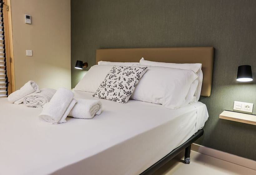 هتل Mythic Valencia