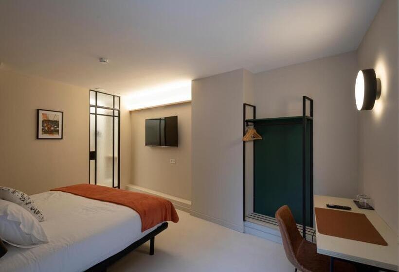 هتل Mythic Valencia