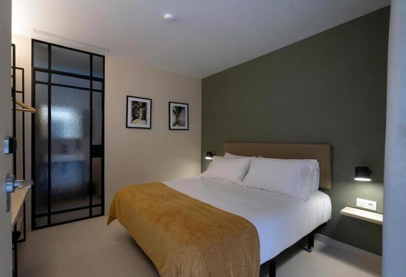 هتل Mythic Valencia