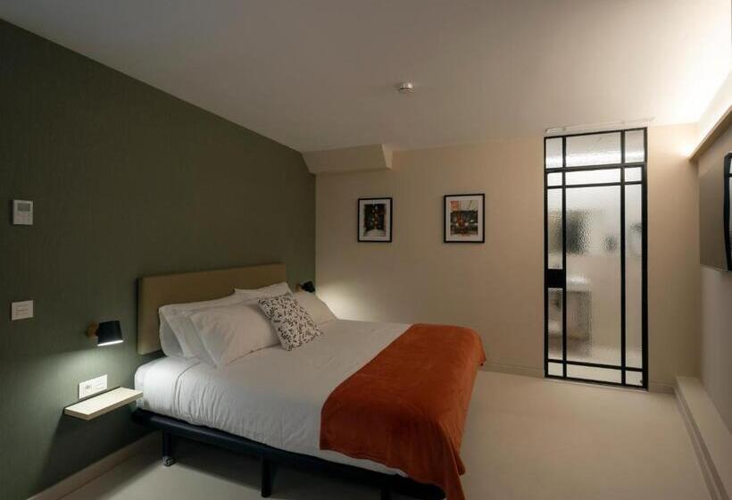 هتل Mythic Valencia