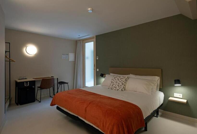 هتل Mythic Valencia