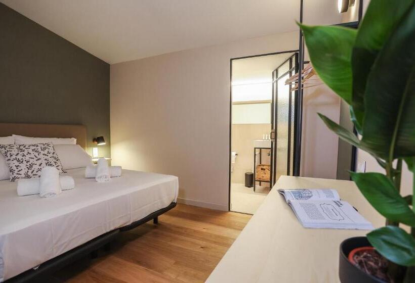 هتل Mythic Valencia