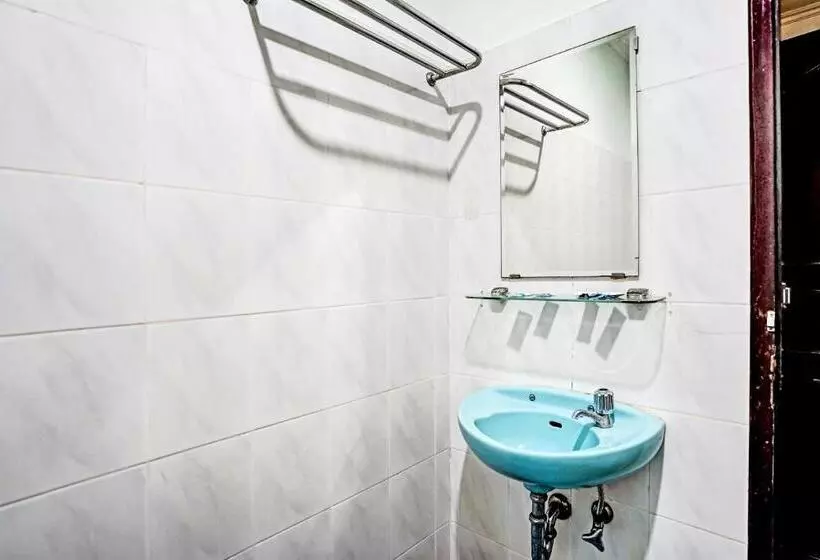 Hotelli Oyo 91805 Wisma Bari