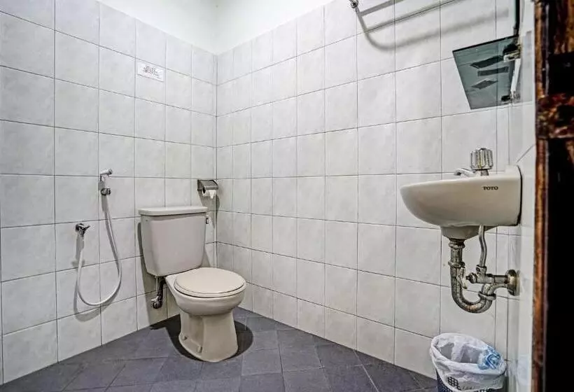 Hotelli Oyo 91805 Wisma Bari