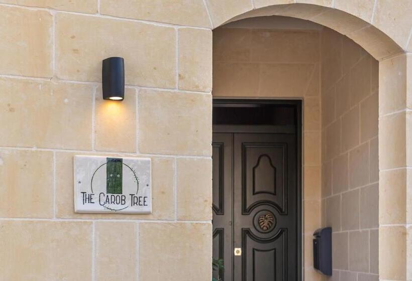 تختخواب و صبحانه The Carob Tree