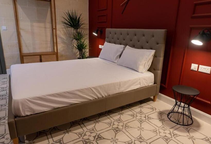 تختخواب و صبحانه The Carob Tree