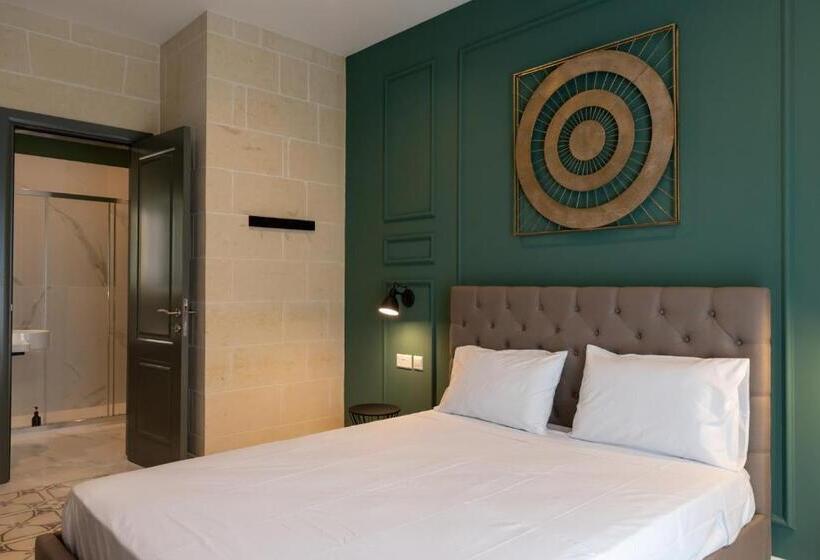 تختخواب و صبحانه The Carob Tree