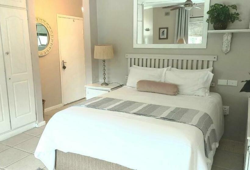 ベッドアンドブレックファースト Sea Rose Family Suite   Villa Roc Guesthouse, Salt Rock Ballito, Solar Power