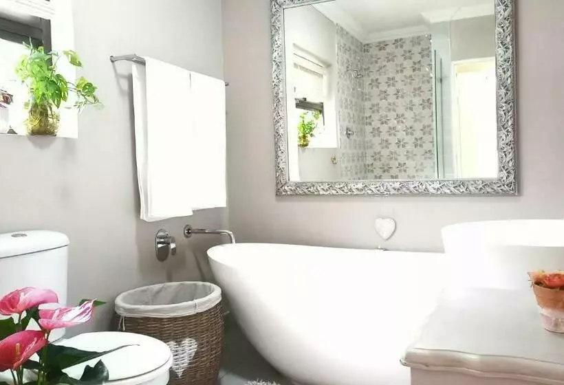 ベッドアンドブレックファースト Sea Rose Family Suite   Villa Roc Guesthouse, Salt Rock Ballito, Solar Power