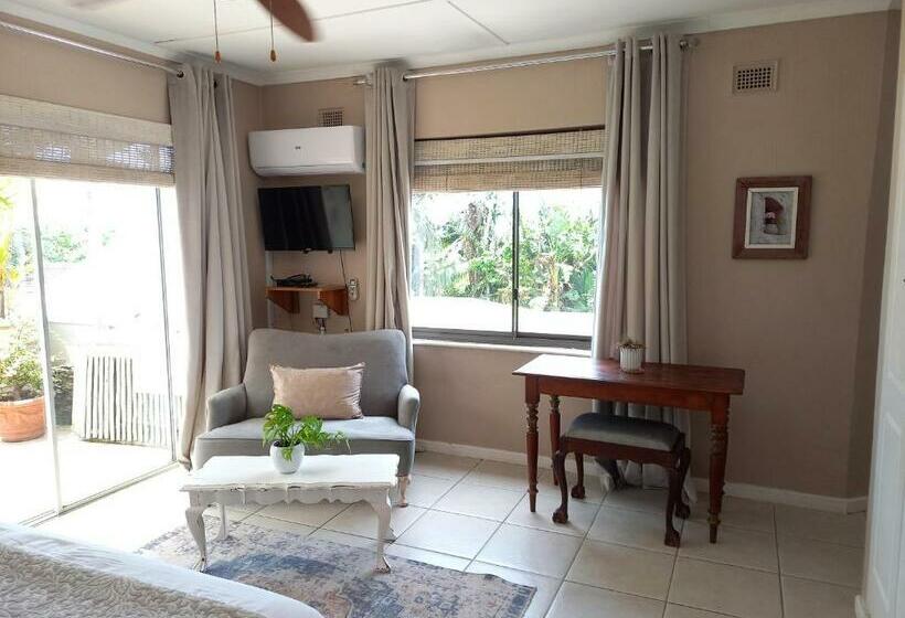 ベッドアンドブレックファースト Sea Rose Family Suite   Villa Roc Guesthouse, Salt Rock Ballito, Solar Power