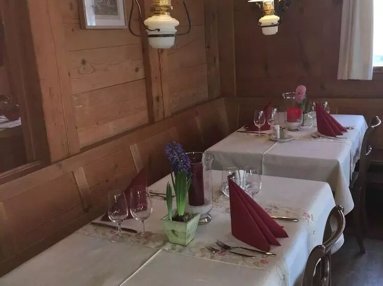 Retkeilymaja Gasthof Kreuz Marbach