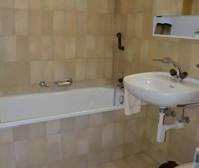 Retkeilymaja Gasthof Kreuz Marbach