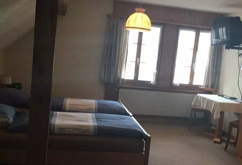 Retkeilymaja Gasthof Kreuz Marbach