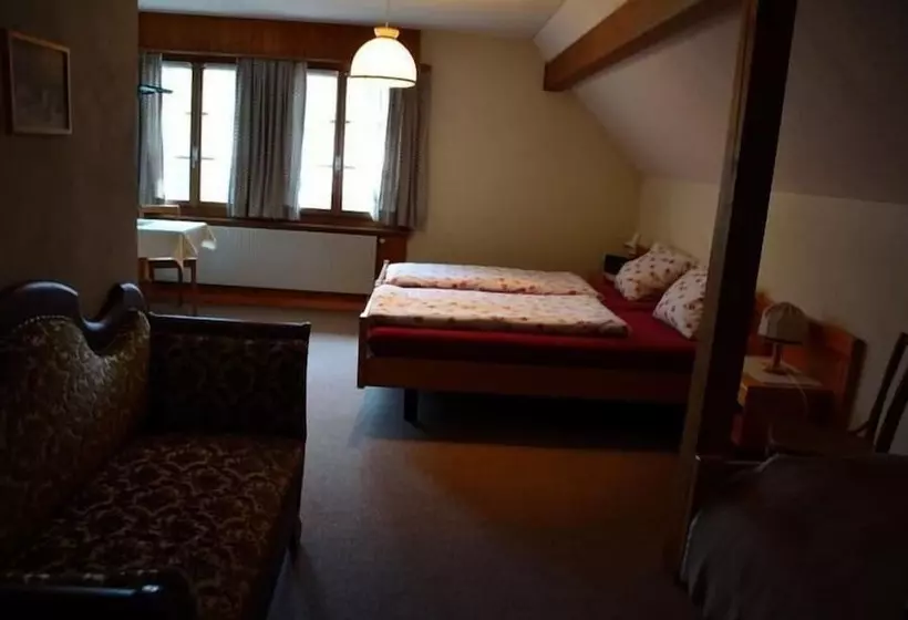 Retkeilymaja Gasthof Kreuz Marbach