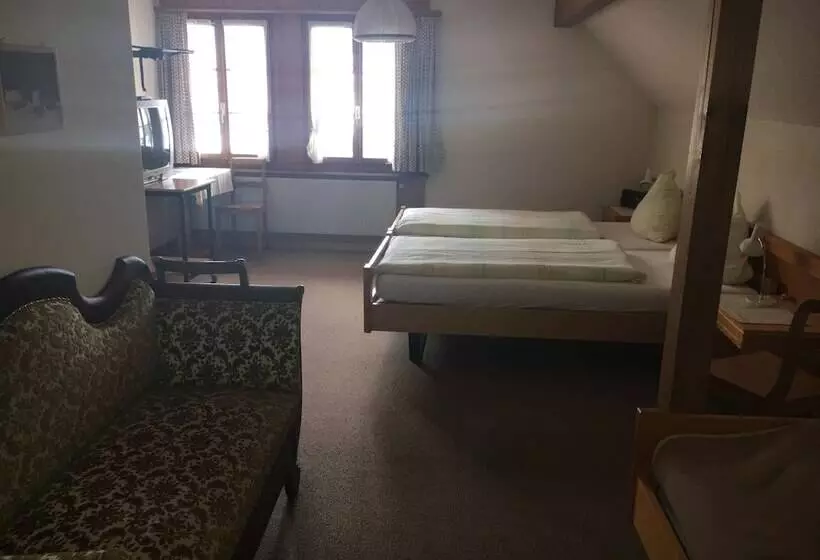 Retkeilymaja Gasthof Kreuz Marbach