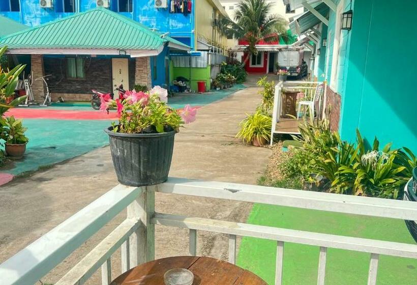 ที่พักสกลนคร กรีนเฮ้าส์ รีสอร์ท