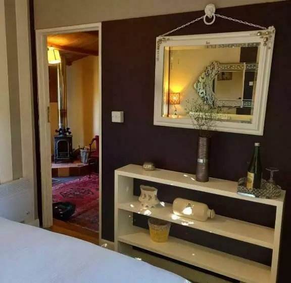ホテル Adorable Hideaway With Log Fire And Incredible Views