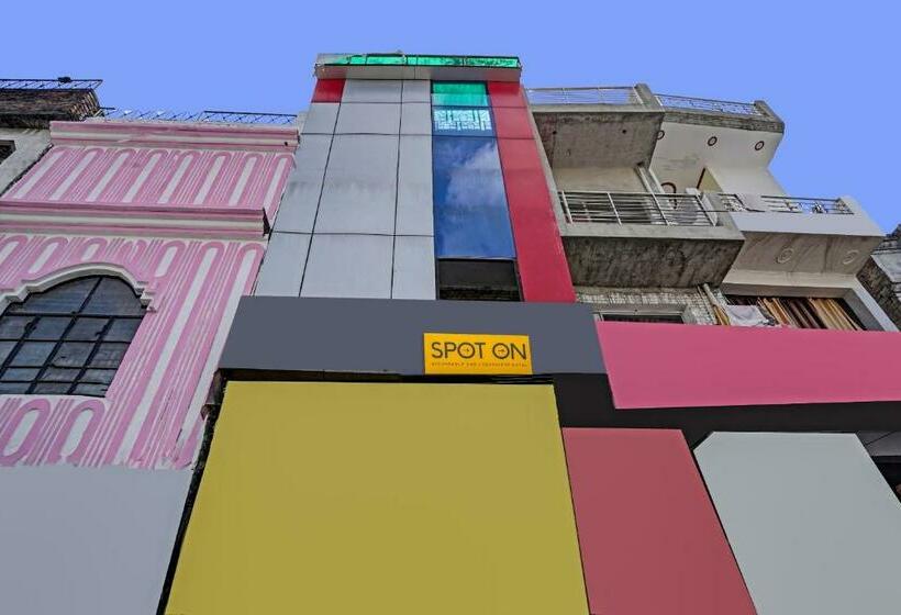 Pop Hotel Blue Diamond