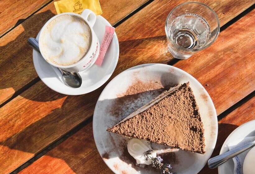 Coronado Hotel & Suites