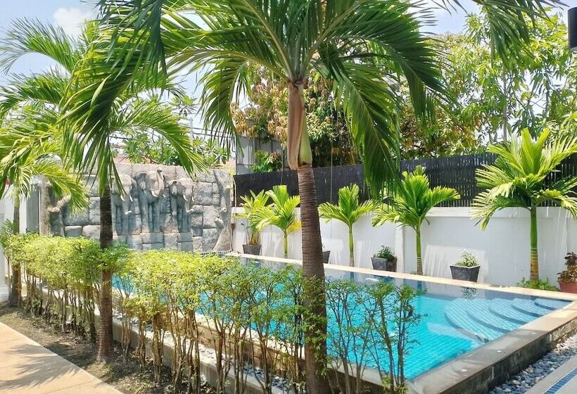 Отель D Central Khmer Villa