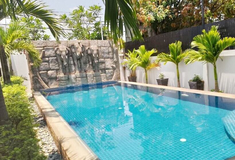 Отель D Central Khmer Villa