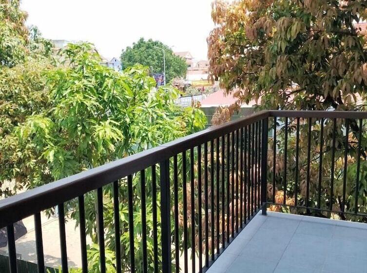 Отель D Central Khmer Villa