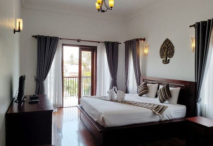 Отель D Central Khmer Villa