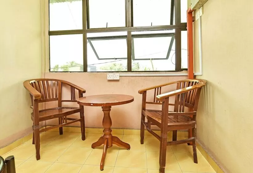 Hotelli Oyo 90639  Azimah