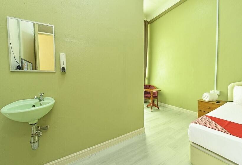 Hotelli Oyo 90639  Azimah