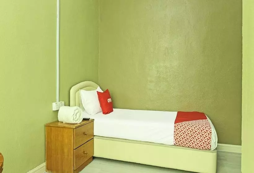 Hotelli Oyo 90639  Azimah